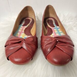Born Lilly Knot Front Slip on Leather Preppy Classic Ballet Flats Red Size 8